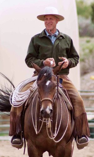 Buck Brannaman 7 Clinics: Buck horseback riding with feel